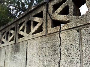ブロック塀のメンテナンス ハウスメーカーより必ず安い３種の工事専門店 えらぼうね えらぼうね